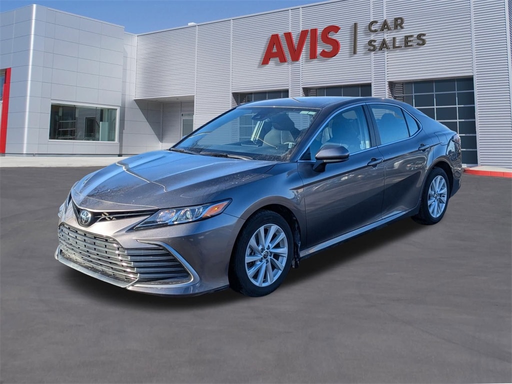 2024 Toyota Camry LE's photo