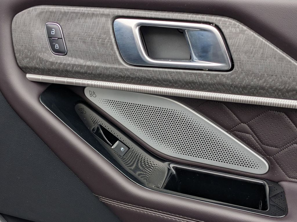 Thumbnail: 2025 Ford Explorer - 32