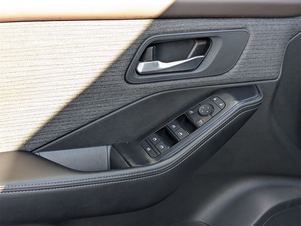 Thumbnail: 2023 Nissan Rogue - 14