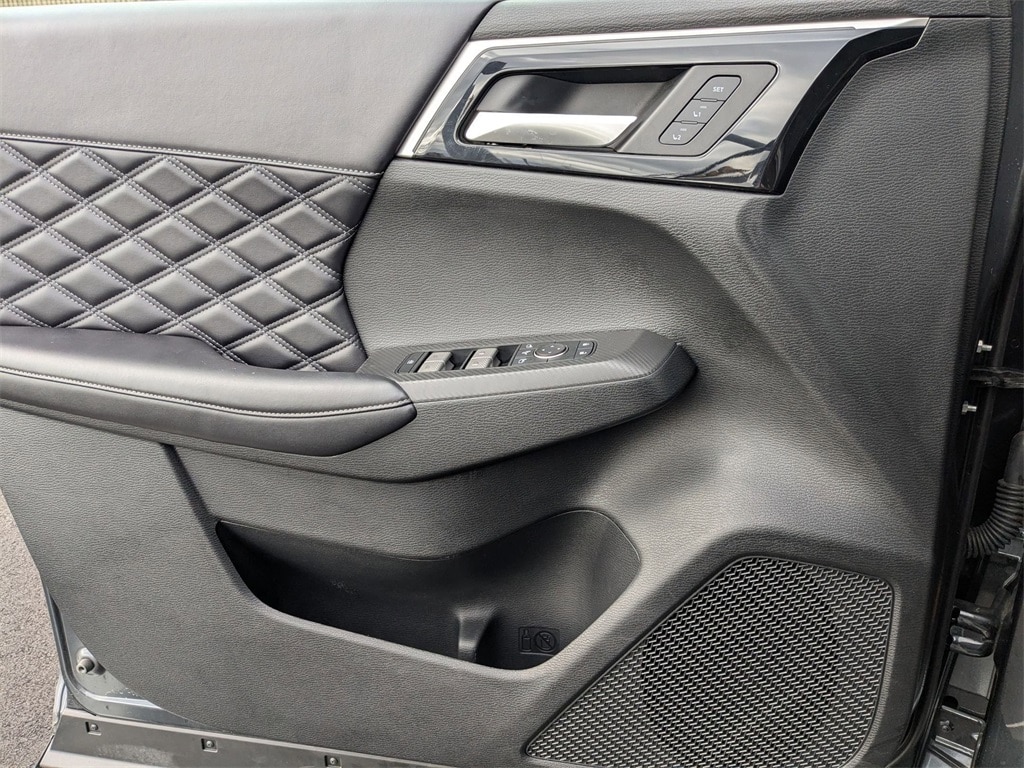 Thumbnail: 2024 Mitsubishi Outlander - 16