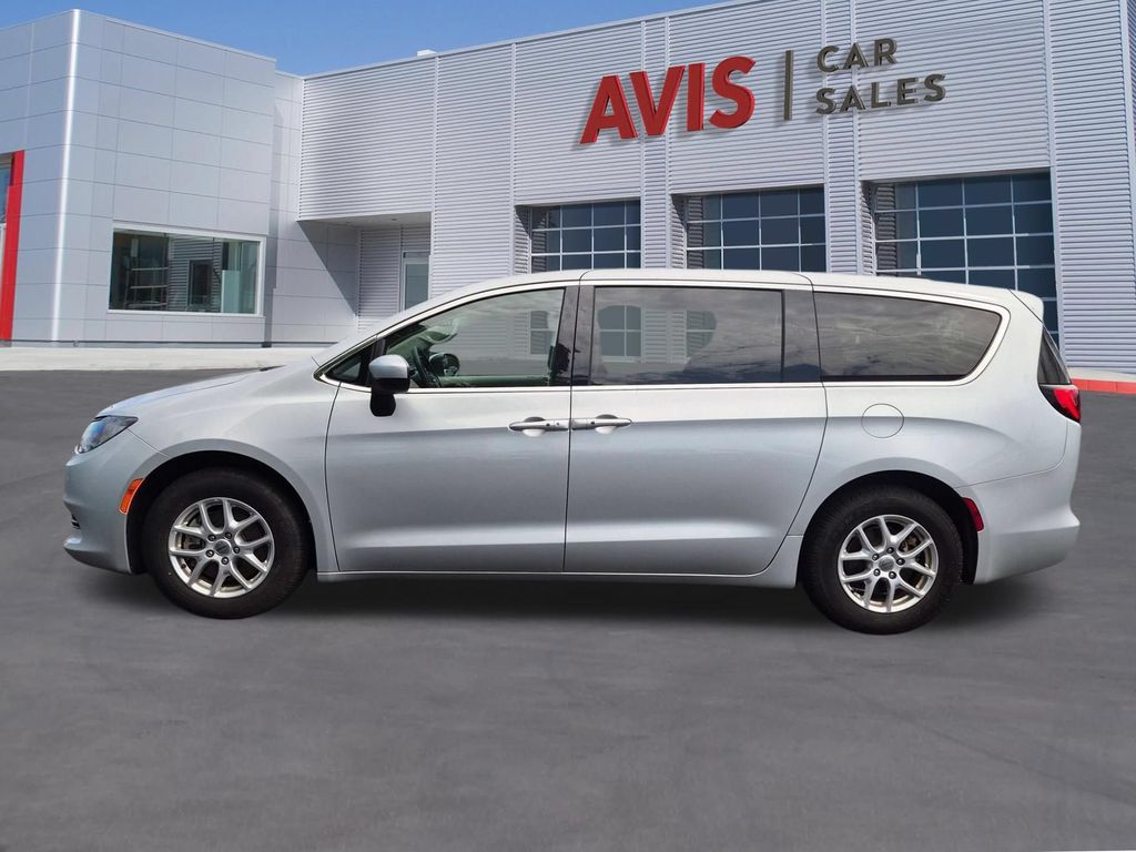 Thumbnail: 2023 Chrysler Voyager - 10