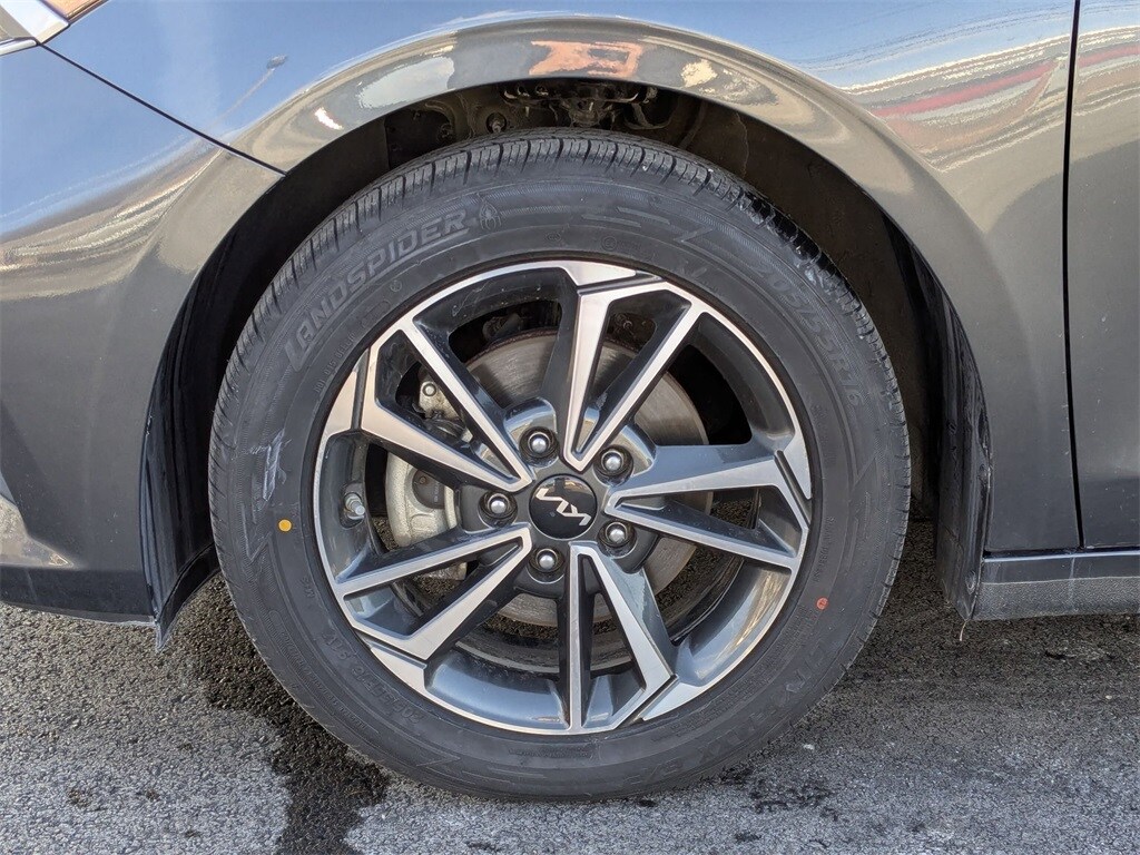 Thumbnail: 2024 Kia Forte - 11