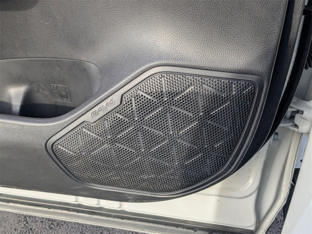 Thumbnail: 2024 Toyota RAV4 - 15