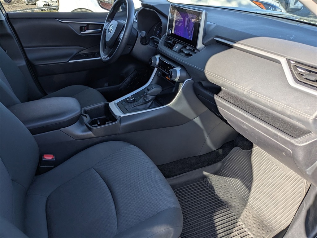 Thumbnail: 2025 Toyota RAV4 - 33