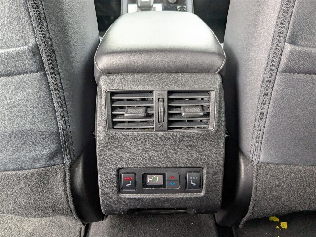 Thumbnail: 2024 Mitsubishi Outlander - 34