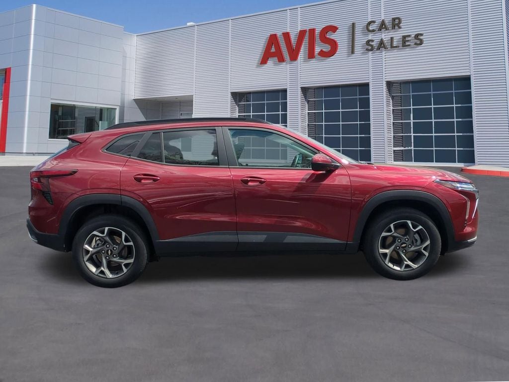 Thumbnail: 2025 Chevrolet Trax - 5