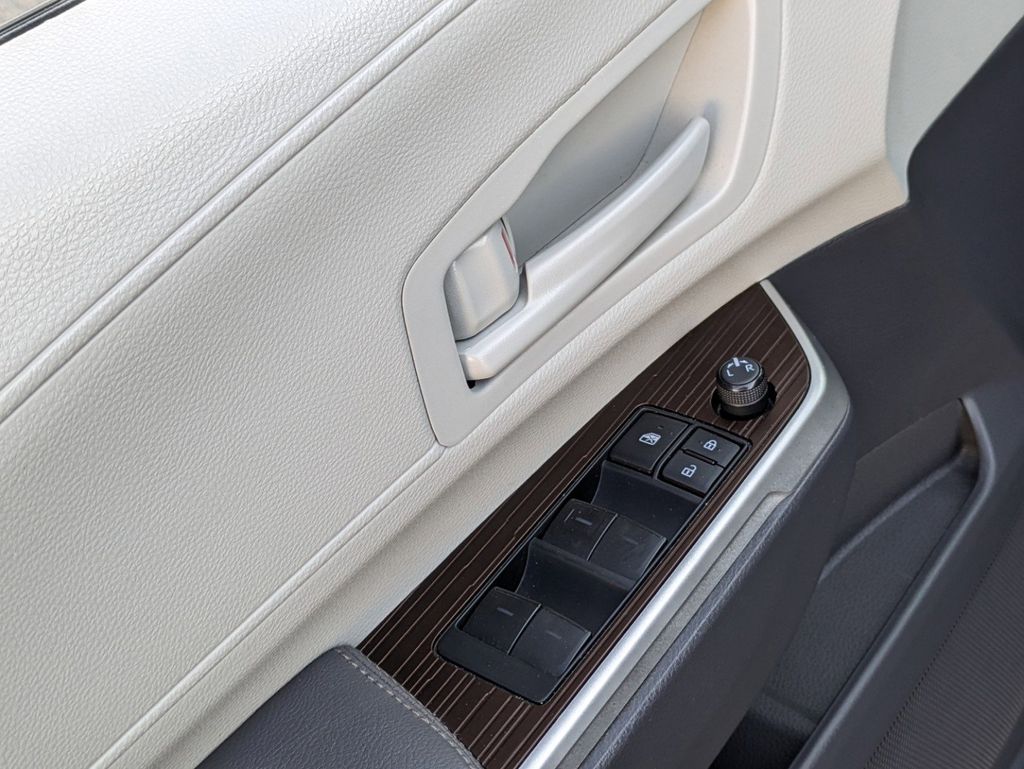 Thumbnail: 2022 Toyota Sienna - 10