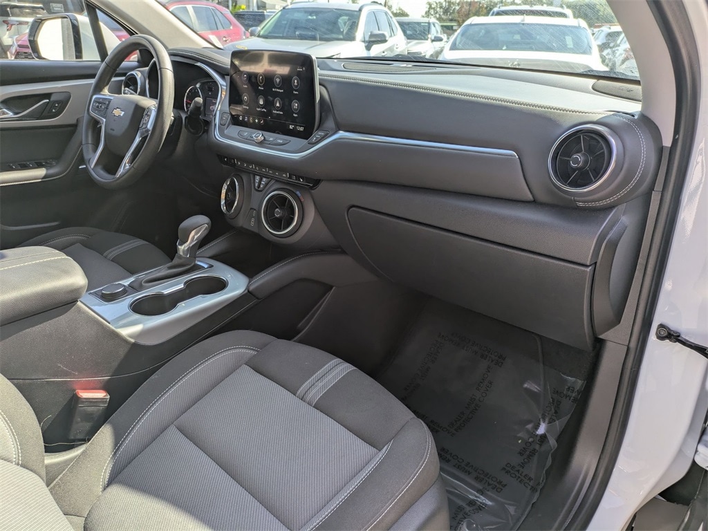 Thumbnail: 2025 Chevrolet Blazer - 32