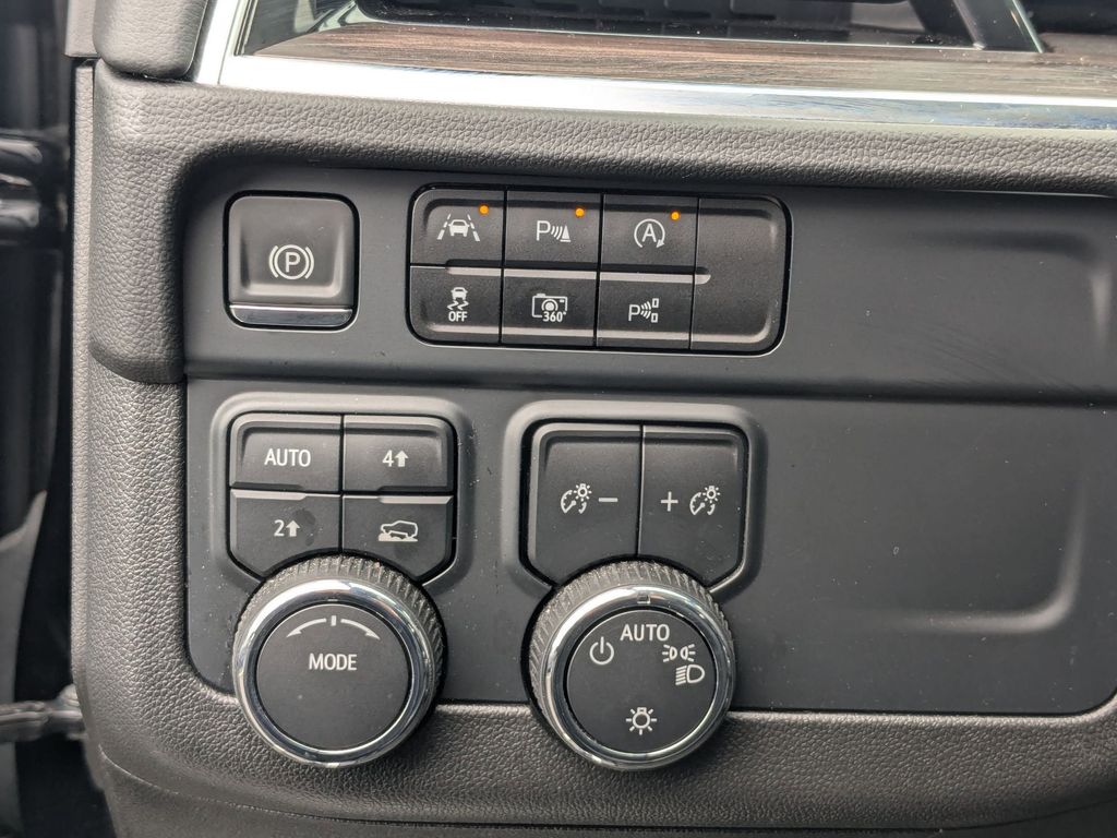 Thumbnail: 2025 Chevrolet Tahoe - 37