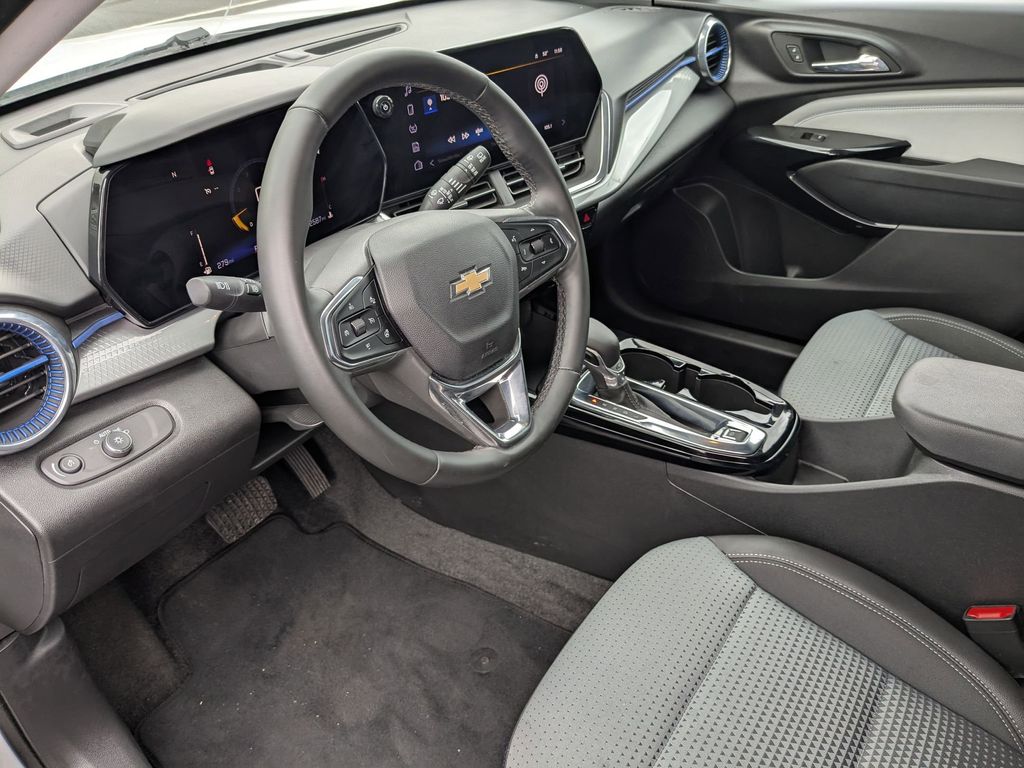 Thumbnail: 2025 Chevrolet Trax - 14