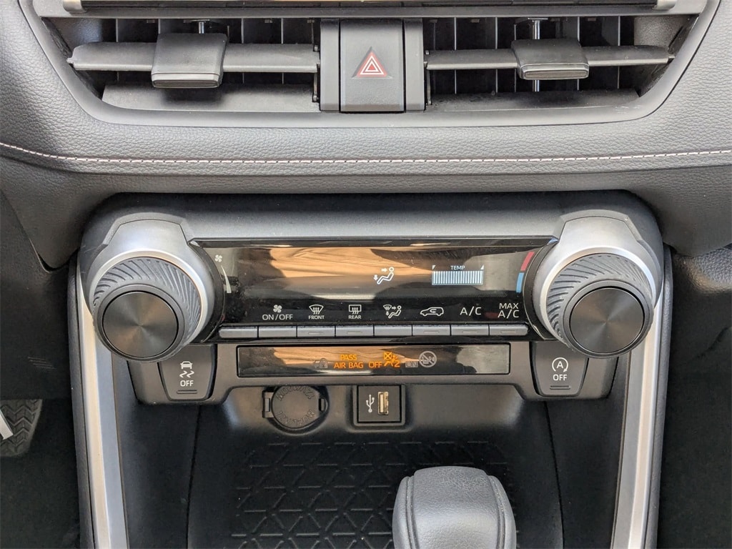 Thumbnail: 2025 Toyota RAV4 - 27