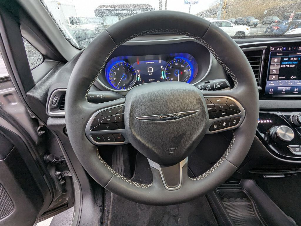 Thumbnail: 2025 Chrysler Pacifica - 17