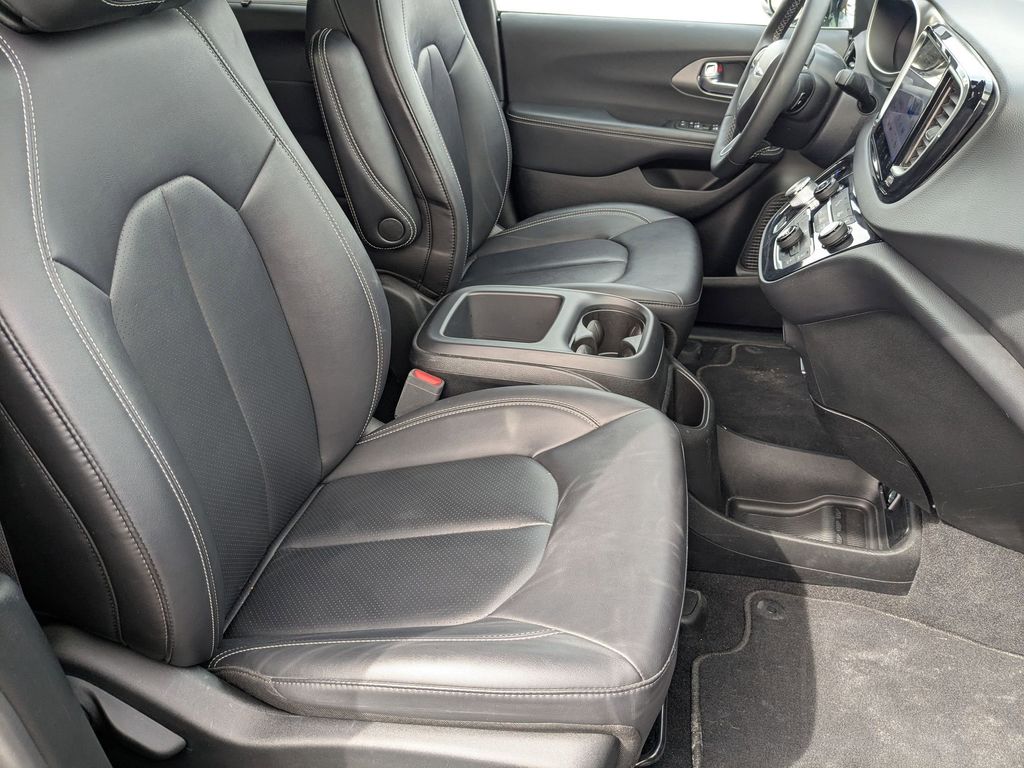 Thumbnail: 2025 Chrysler Pacifica - 35