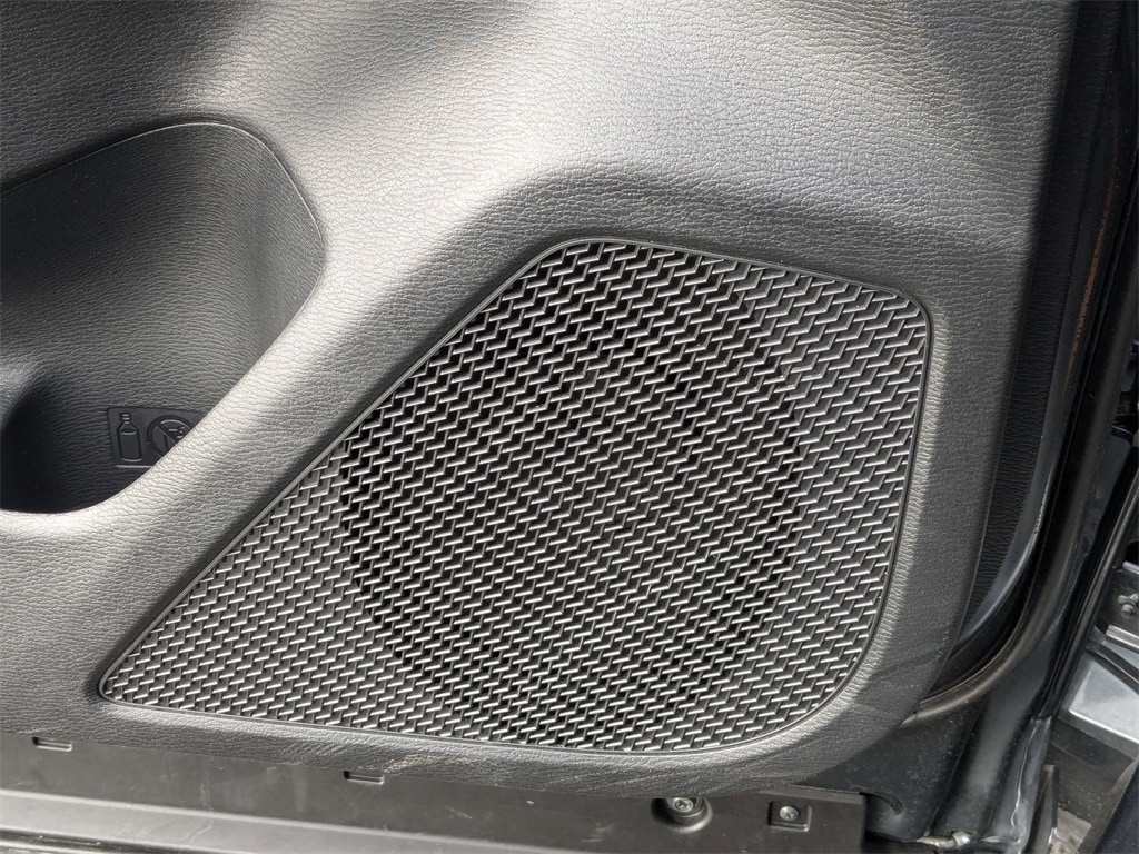 Thumbnail: 2024 Mitsubishi Outlander - 18