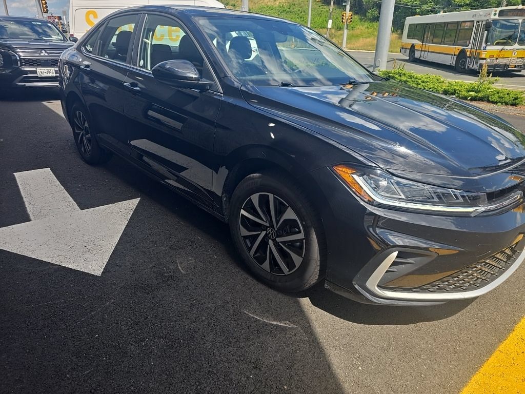 Thumbnail: 2025 Volkswagen Jetta - 3