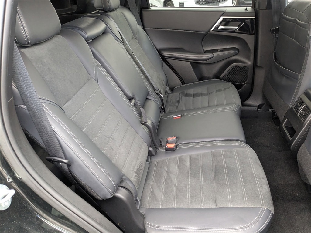 Thumbnail: 2024 Mitsubishi Outlander - 35