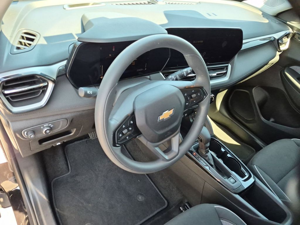 Thumbnail: 2025 Chevrolet TrailBlazer - 15