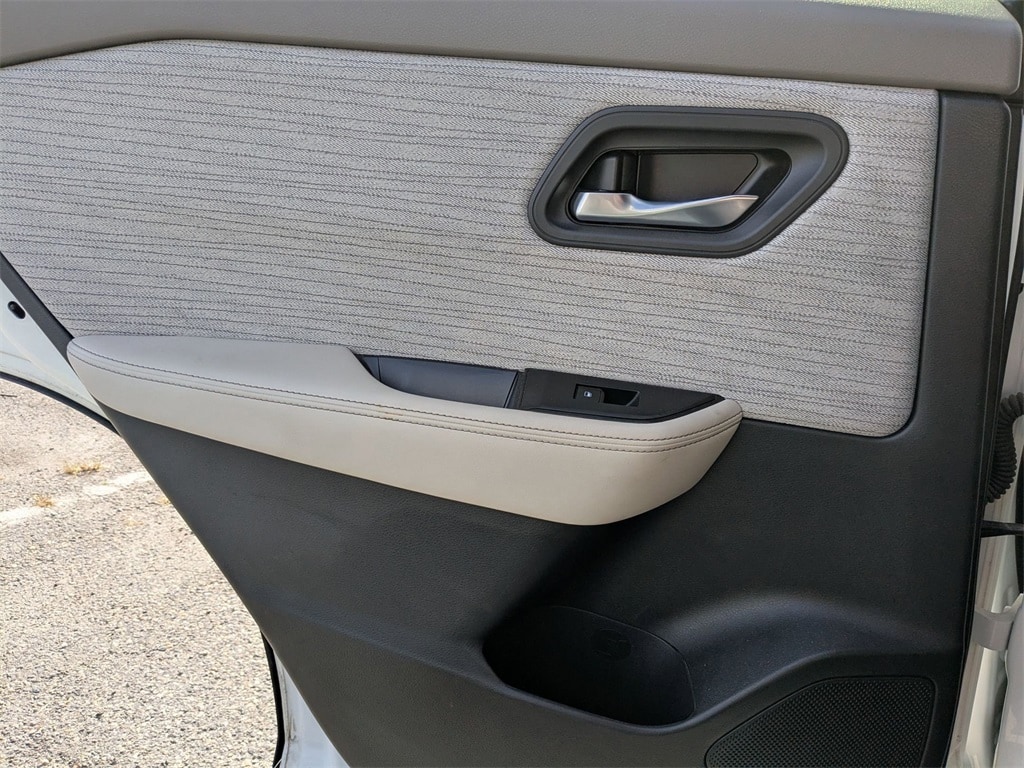 2023 Nissan Rogue SV 27
