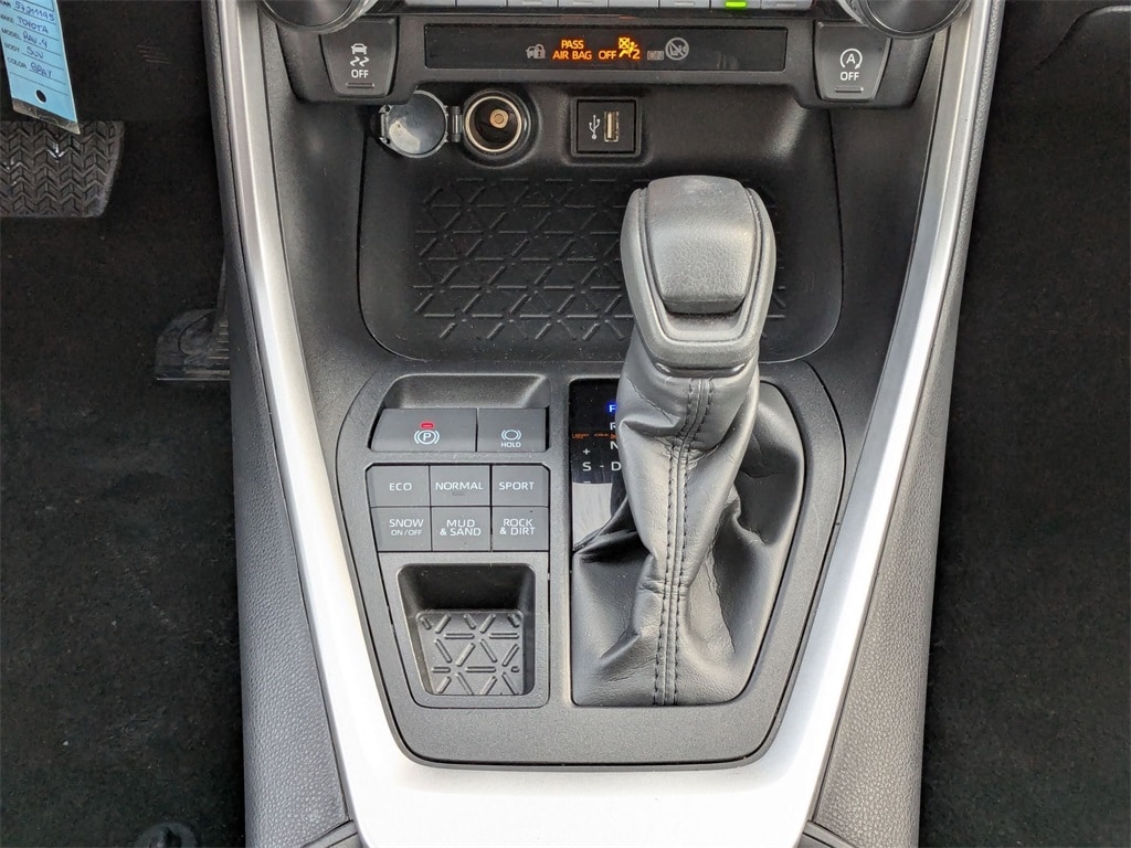 Thumbnail: 2025 Toyota RAV4 - 25