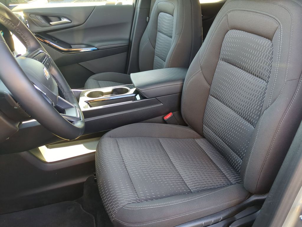 Thumbnail: 2025 Chevrolet Equinox - 24