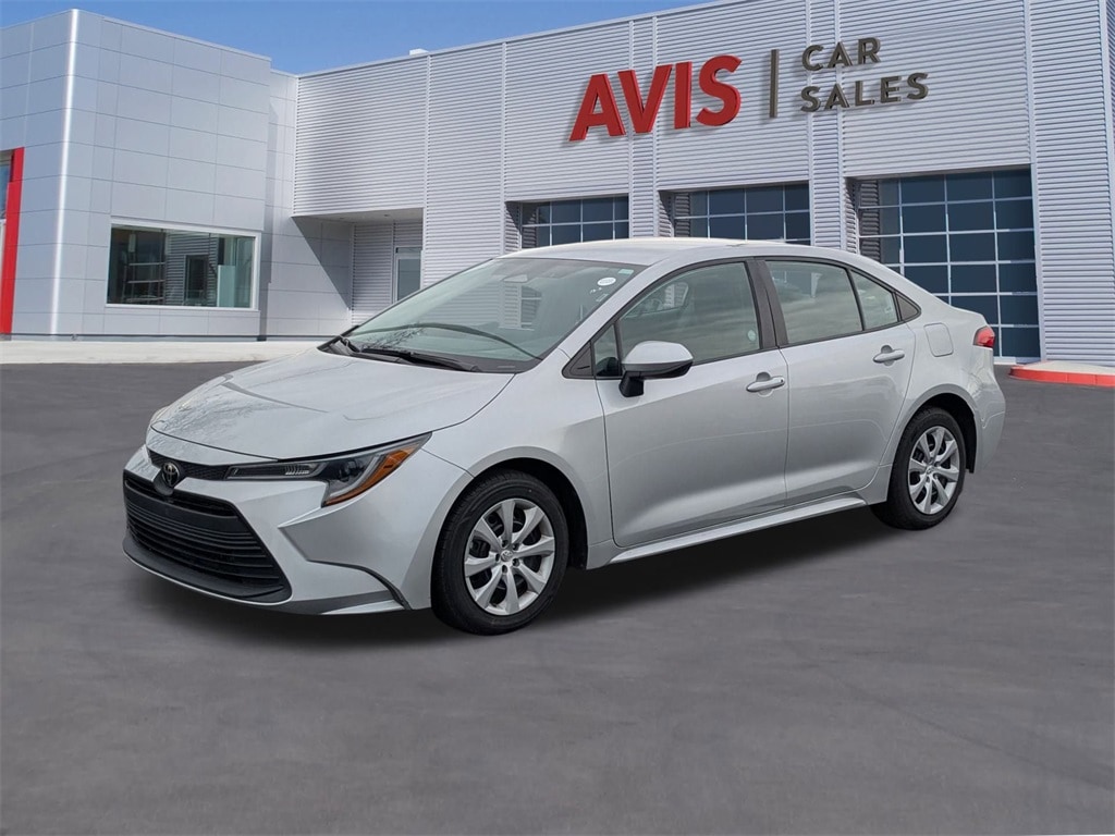 2024 Toyota Corolla LE's photo