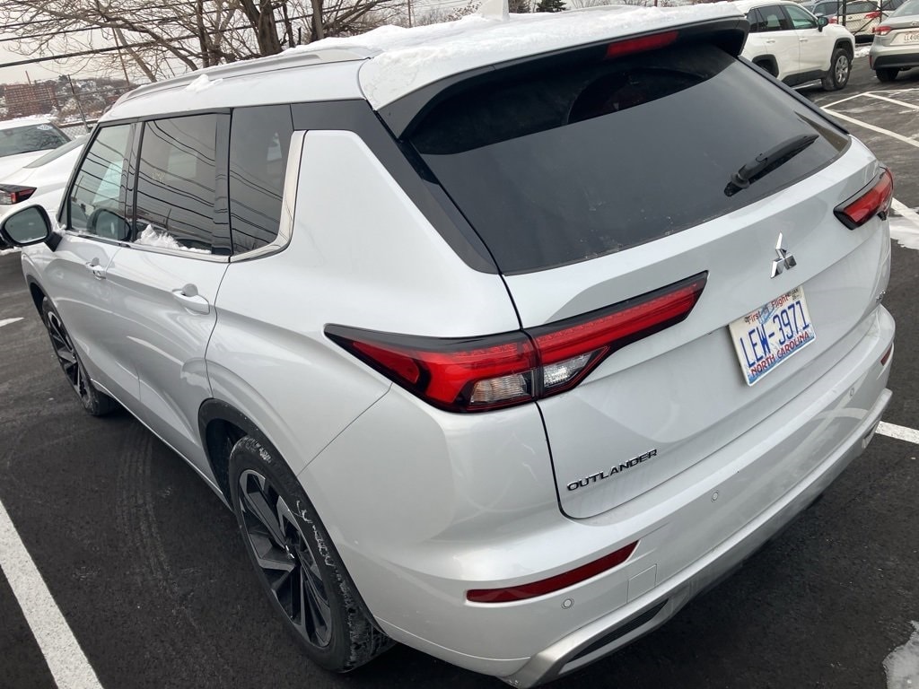 Thumbnail: 2024 Mitsubishi Outlander - 4