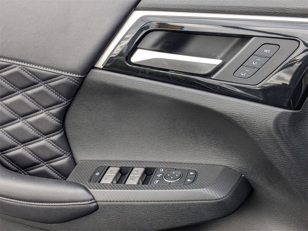 Thumbnail: 2024 Mitsubishi Outlander - 17