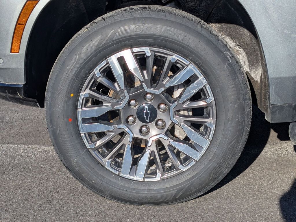 Thumbnail: 2025 Chevrolet Suburban - 11