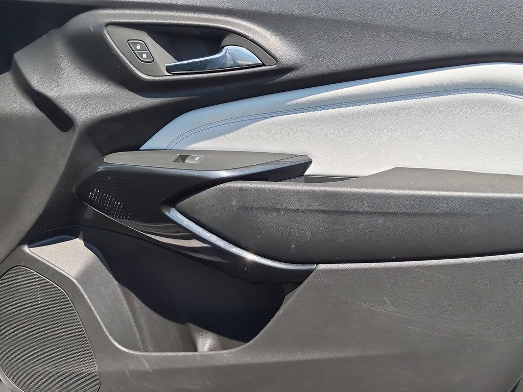 Thumbnail: 2025 Chevrolet Trax - 32