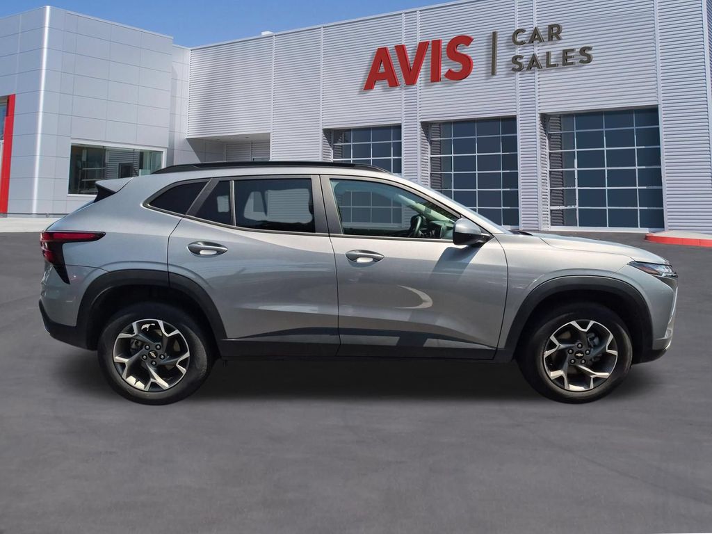 Thumbnail: 2025 Chevrolet Trax - 5