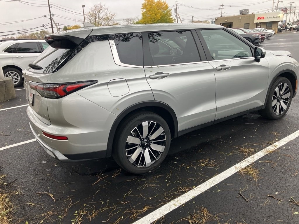 Thumbnail: 2025 Mitsubishi Outlander - 3