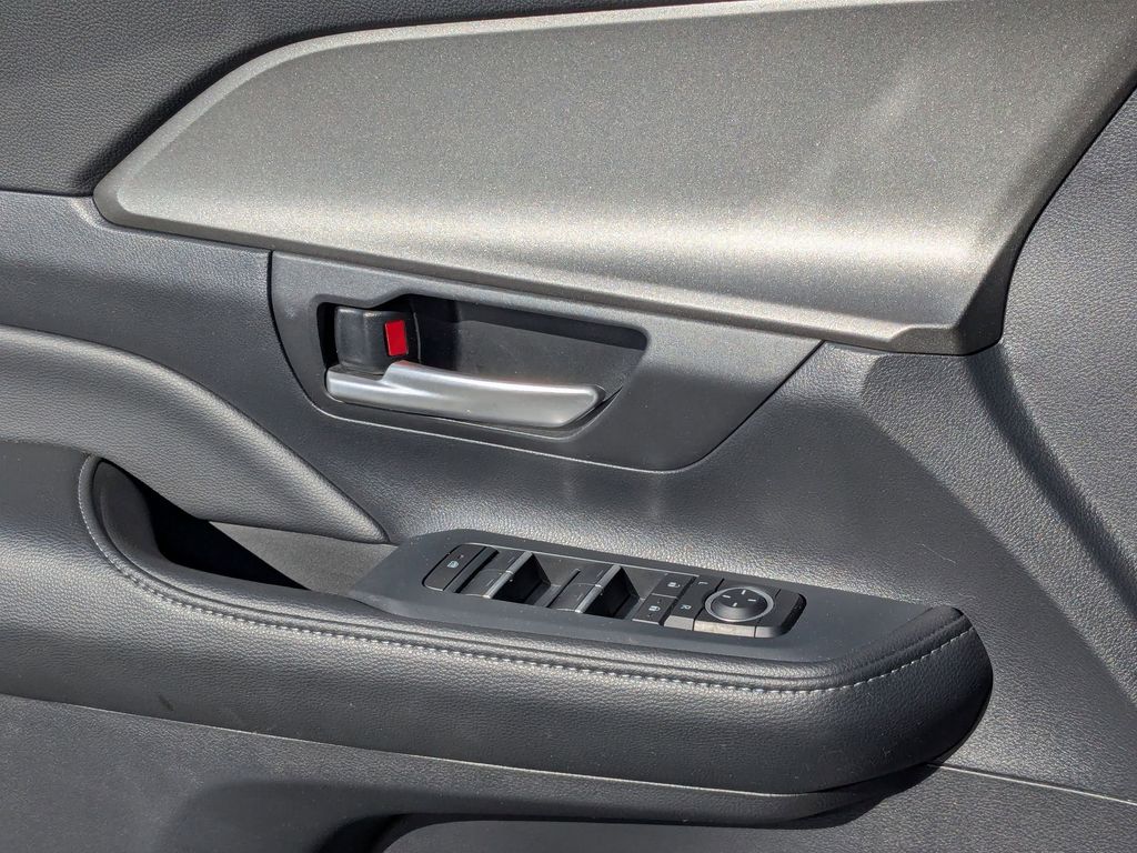 Thumbnail: 2025 Toyota Grand Highlander - 14