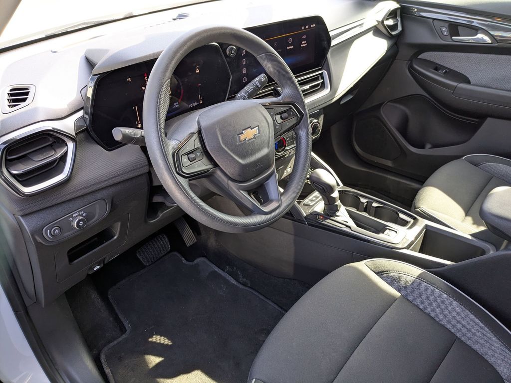 Thumbnail: 2025 Chevrolet TrailBlazer - 14