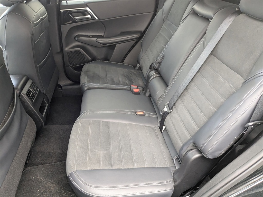 Thumbnail: 2024 Mitsubishi Outlander - 28