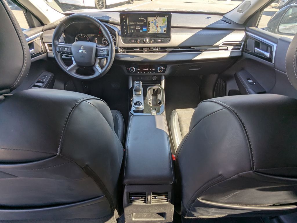 Thumbnail: 2025 Mitsubishi Outlander - 28