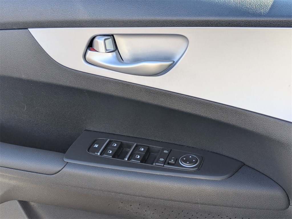 Thumbnail: 2024 Kia Forte - 11