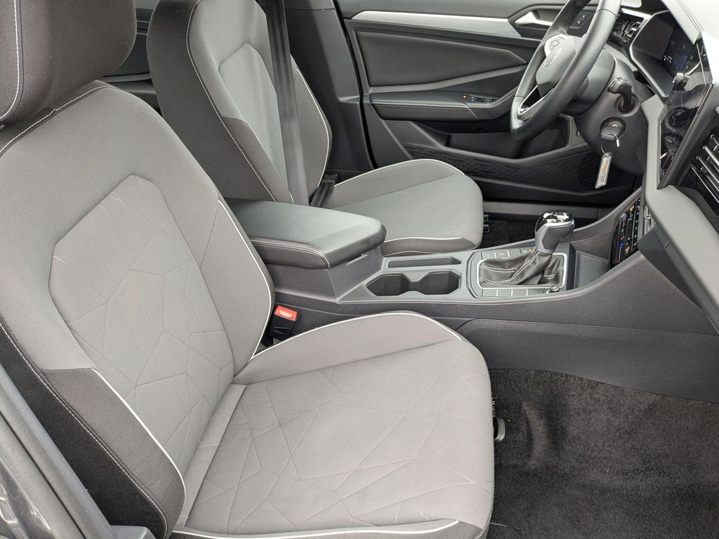 Thumbnail: 2025 Volkswagen Jetta - 35