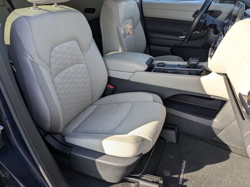 Thumbnail: 2024 Nissan Pathfinder - 37