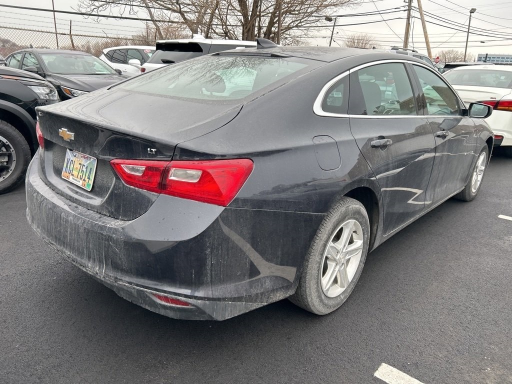 Thumbnail: 2023 Chevrolet Malibu - 3