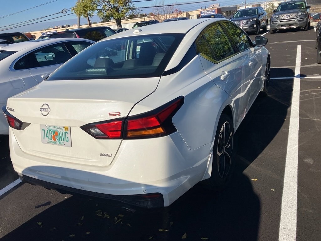 2025 Nissan Altima 2.5 SR photo 3