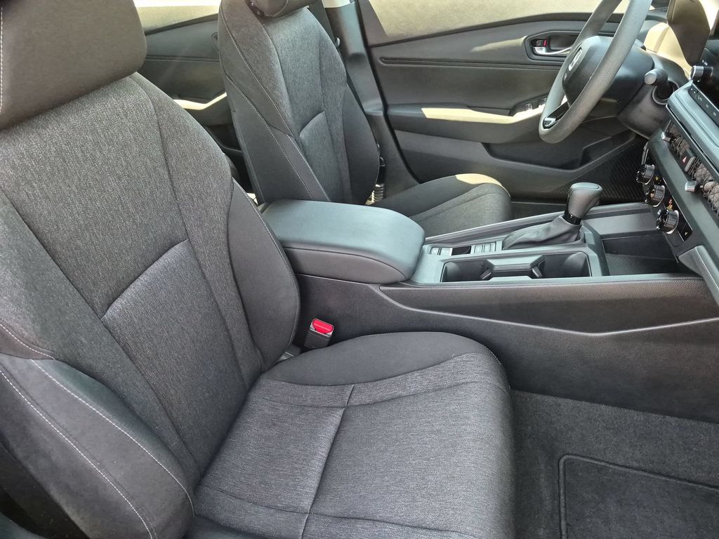 2025 Honda Accord SE - Photo 30