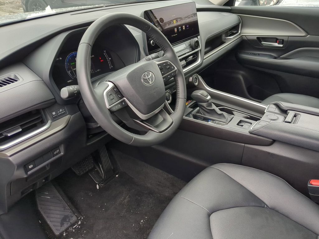 Thumbnail: 2025 Toyota Grand Highlander - 15