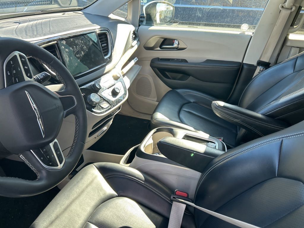 Thumbnail: 2023 Chrysler Pacifica - 10