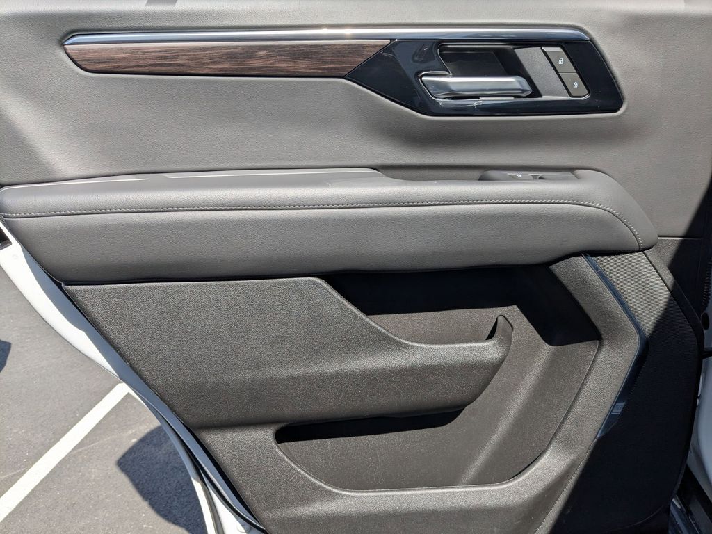 Thumbnail: 2025 Chevrolet Tahoe - 26