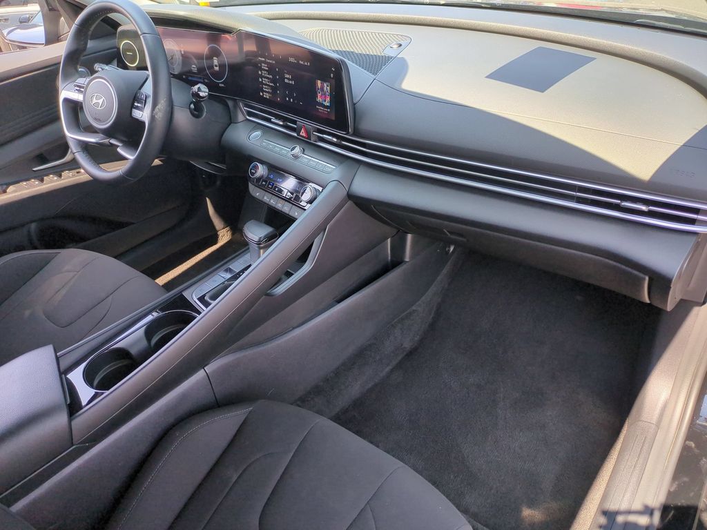 Thumbnail: 2025 Hyundai Elantra - 32