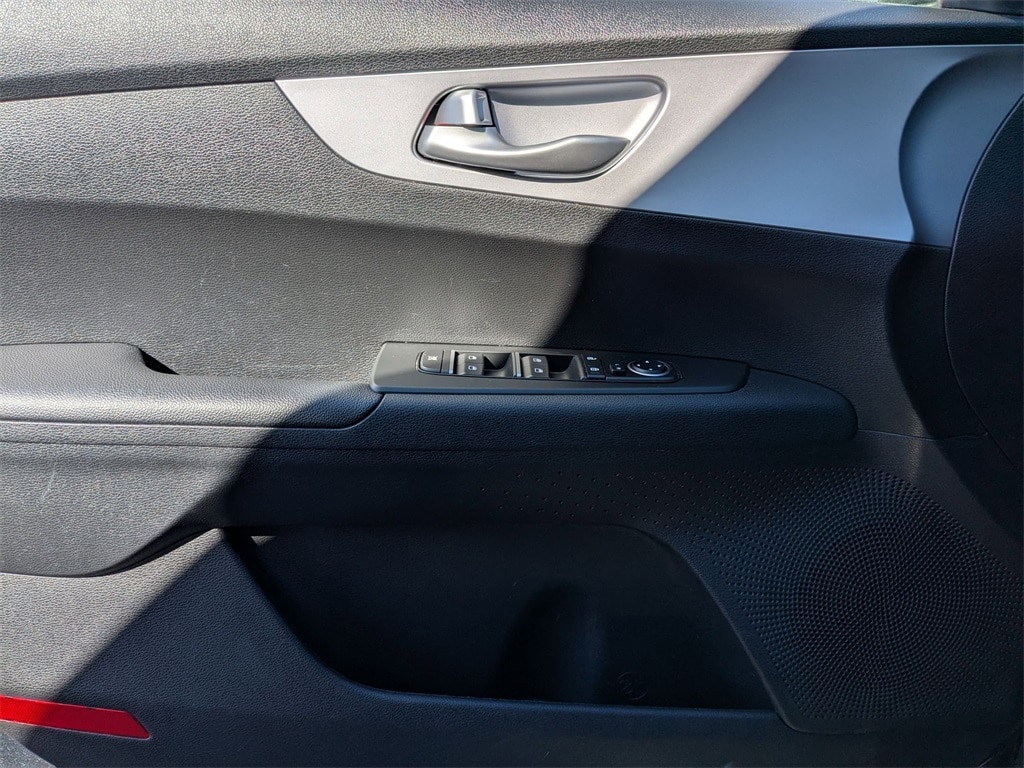 Thumbnail: 2024 Kia Forte - 9