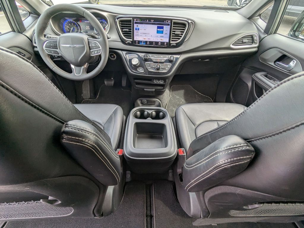 Thumbnail: 2025 Chrysler Pacifica - 27