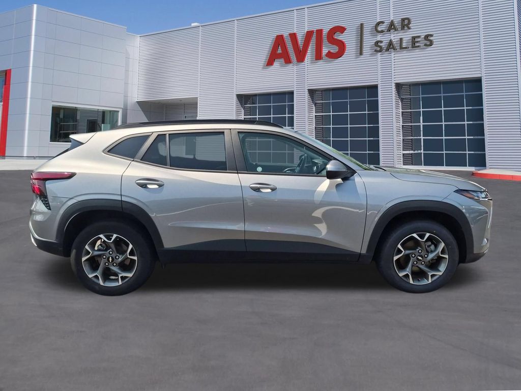 Thumbnail: 2025 Chevrolet Trax - 5