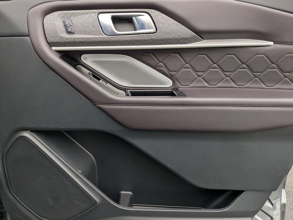 Thumbnail: 2025 Ford Explorer - 31