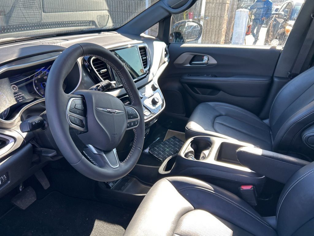 Thumbnail: 2025 Chrysler Pacifica - 13